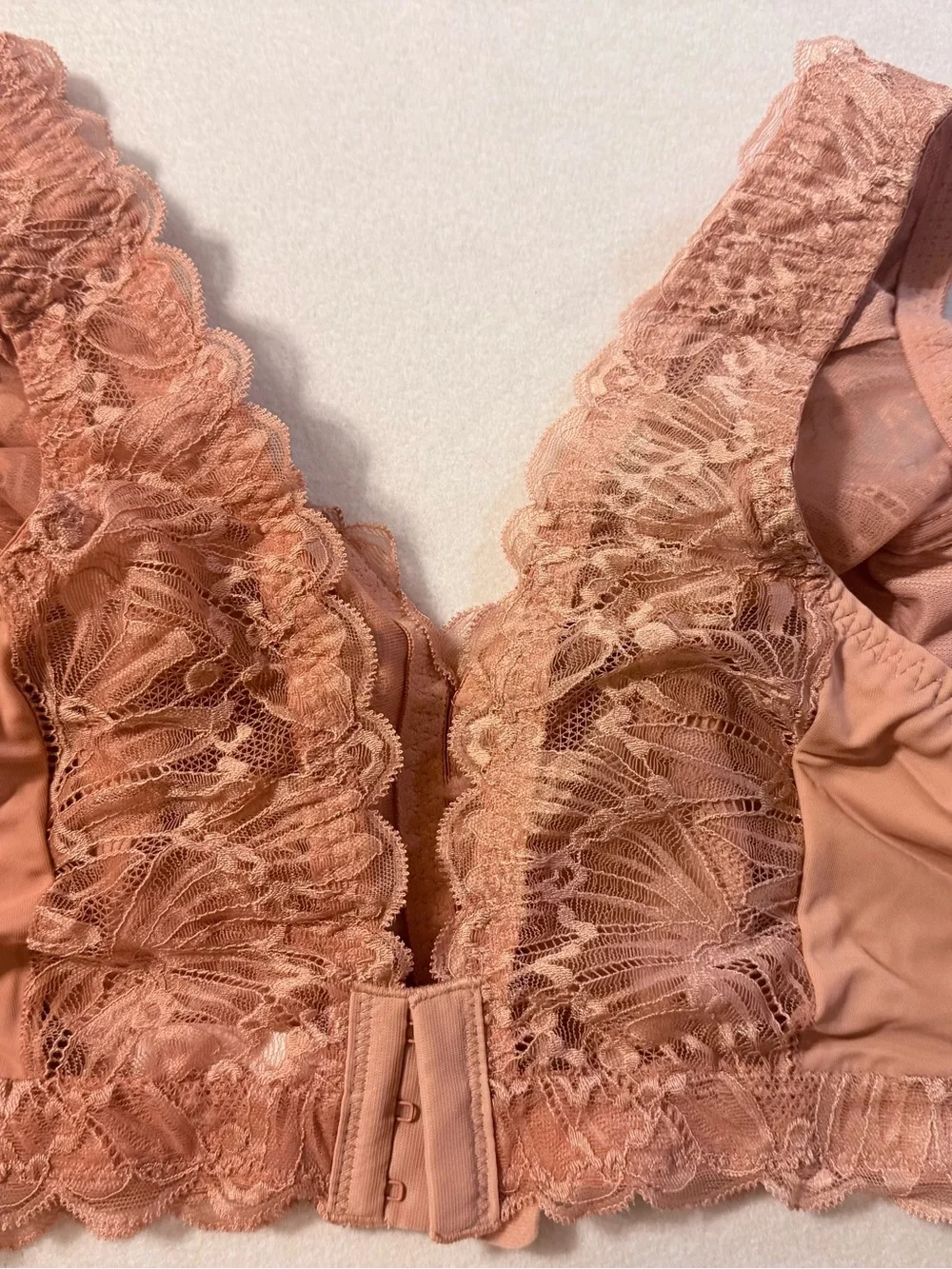 New Breezies Soft Support Lace Wirefree Unlined Bra. Size Large